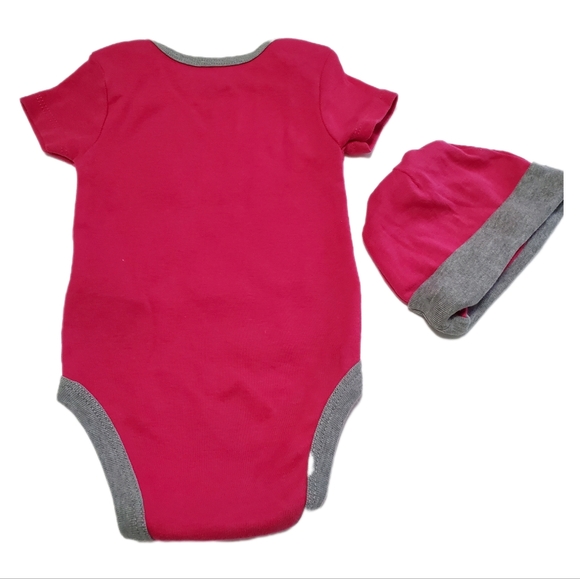 Nike 2Pc Baby Girl's Bodysuit & Cap Set Size 0-6Months - Picture 7 of 12